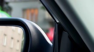 4. Download full pics of Nahá prsa - příliš pozdě na zakrytí from czechjacker.com