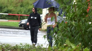 2. Download full pics of Tette sotto la pioggia: bagnate, strette e completamente esposte from czechjacker.com