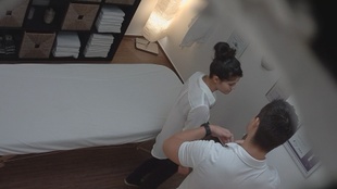 1. Download full pics of Beauty Queen Blows Her Masseur for Extra Service from czechmassage.com