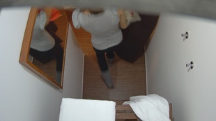 12. Download full pics of 深发色女子对按摩师的手指欲罢不能 from czechmassage.com