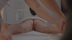 5. Download full pics of 烈焰红发女郎让按摩师深入体验 from czechmassage.com