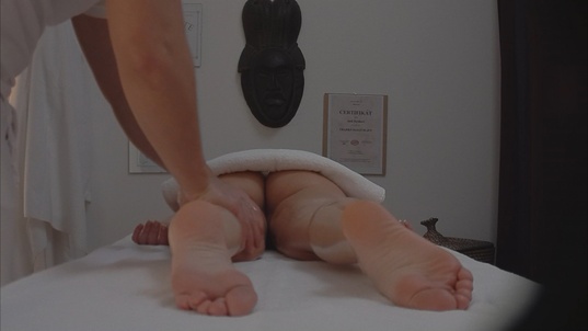 6. Download full pics of A modelo veio para uma massagem from czechmassage.com