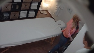 1. Download full pics of Busty Blonde MILF rider sin massør from czechmassage.com