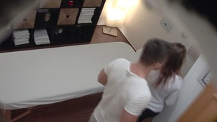 1. Download full pics of 丰满棕发女郎为按摩师手淫 from czechmassage.com