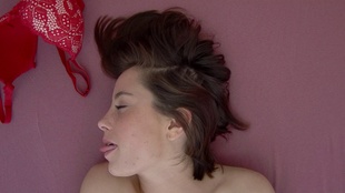 3. Download full pics of 無邪気な未使用のティーンのプッシー from czechorgasm.com