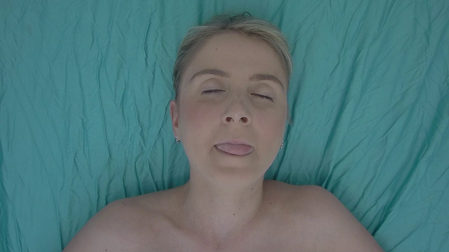 丰满的斯洛伐克荡妇——大奶子、大嘴唇、更渴望行动