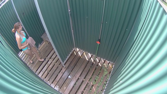 1. Download full pics of セクシーな美女がプライベートな瞬間を捉えられた from czechpool.com