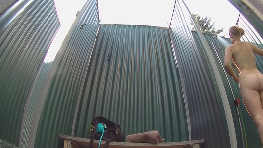 4. Download full pics of セクシーな美女がプライベートな瞬間を捉えられた from czechpool.com