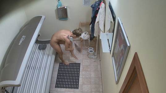 2. Download full pics of Model Gives a No-Holds-Barred Tanning Show from czechsolarium.com