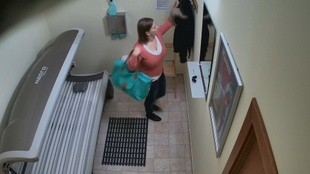 1. Download full pics of 日光浴場で大胆に披露される巨大おっぱい from czechsolarium.com