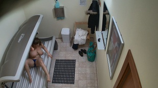 3. Download full pics of 日光浴場で大胆に披露される巨大おっぱい from czechsolarium.com