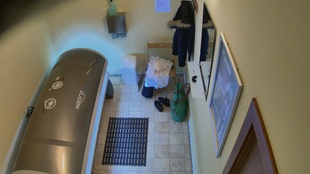 5. Download full pics of 日光浴場で大胆に披露される巨大おっぱい from czechsolarium.com