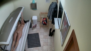 3. Download full pics of MILF Shows Off Her Mature Pussy in Solarium from czechsolarium.com