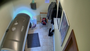 5. Download full pics of MILF Shows Off Her Mature Pussy in Solarium from czechsolarium.com