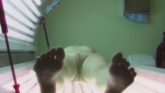 3. Download full pics of Slim MILF Strips in Solarium, Totally Oblivious from czechsolarium.com