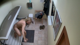 6. Download full pics of MILF Shows Off Her Mature Body in Solarium from czechsolarium.com