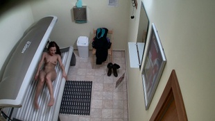 6. Download full pics of Hot MILF Shows Off Her Body in Solarium from czechsolarium.com