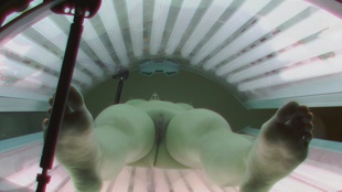 4. Download full pics of Superb Pussy Spread Wide in Solarium from czechsolarium.com