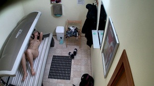 3. Download full pics of Une salope de 18 ans garde son secret bien caché from czechsolarium.com