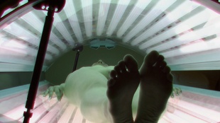 4. Download full pics of Une salope de 18 ans garde son secret bien caché from czechsolarium.com