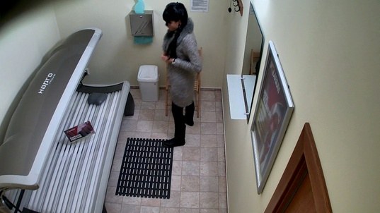 1. Download full pics of Pussy on Full Display in Solarium from czechsolarium.com