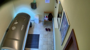 5. Download full pics of Une brune profite de sa séance de solarium et montre sa chatte from czechsolarium.com