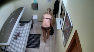 2. Download full pics of Porn Star in Solarium Caught Naked from czechsolarium.com