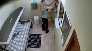 1. Download full pics of Blonde Masturbates in Solarium from czechsolarium.com