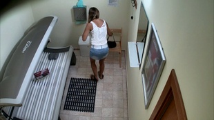 1. Download full pics of Štíhlá brunetka Pussycat předvádí své pevné tělo from czechsolarium.com