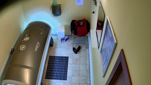 4. Download full pics of Брюнетка возвращается в солярий для третьего раунда from czechsolarium.com