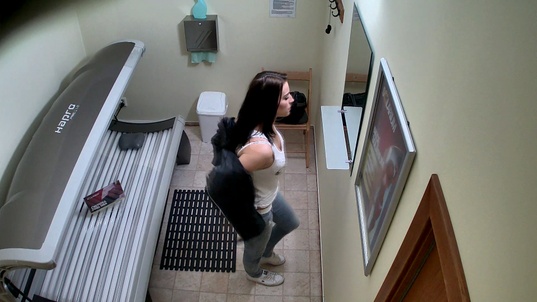 1. Download full pics of Beauty Caught Rubbing One Out in Solarium from czechsolarium.com