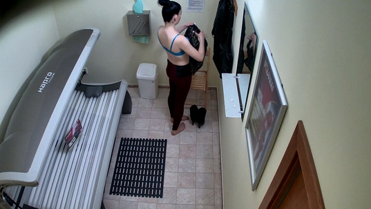 2. Download full pics of Slut Masturbates in Solarium Like Nobody’s Watching from czechsolarium.com