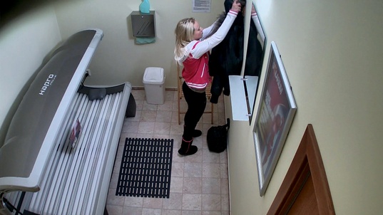 1. Download full pics of Blonde Babe Gives Another Free Show in Solarium from czechsolarium.com