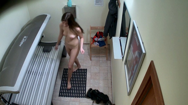 2. Download full pics of 18歳ギリギリの痴女がまたマンコを弄ぶ from czechsolarium.com