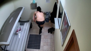 2. Download full pics of Brunette Can't Get Enough of Solarium Voyeur from czechsolarium.com