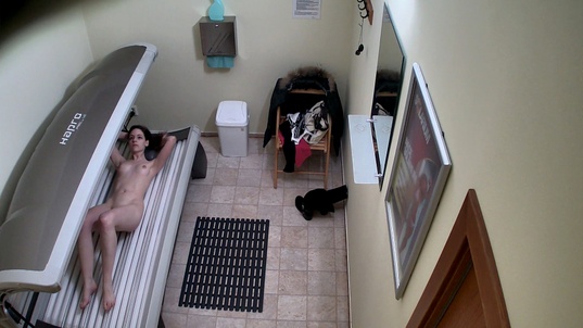 3. Download full pics of Teen Fingers Herself in Solarium from czechsolarium.com