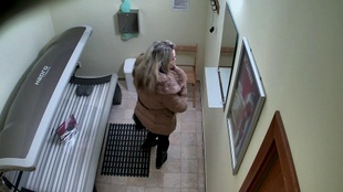 1. Download full pics of Bionda sexy si spoglia per la webcam del solarium from czechsolarium.com