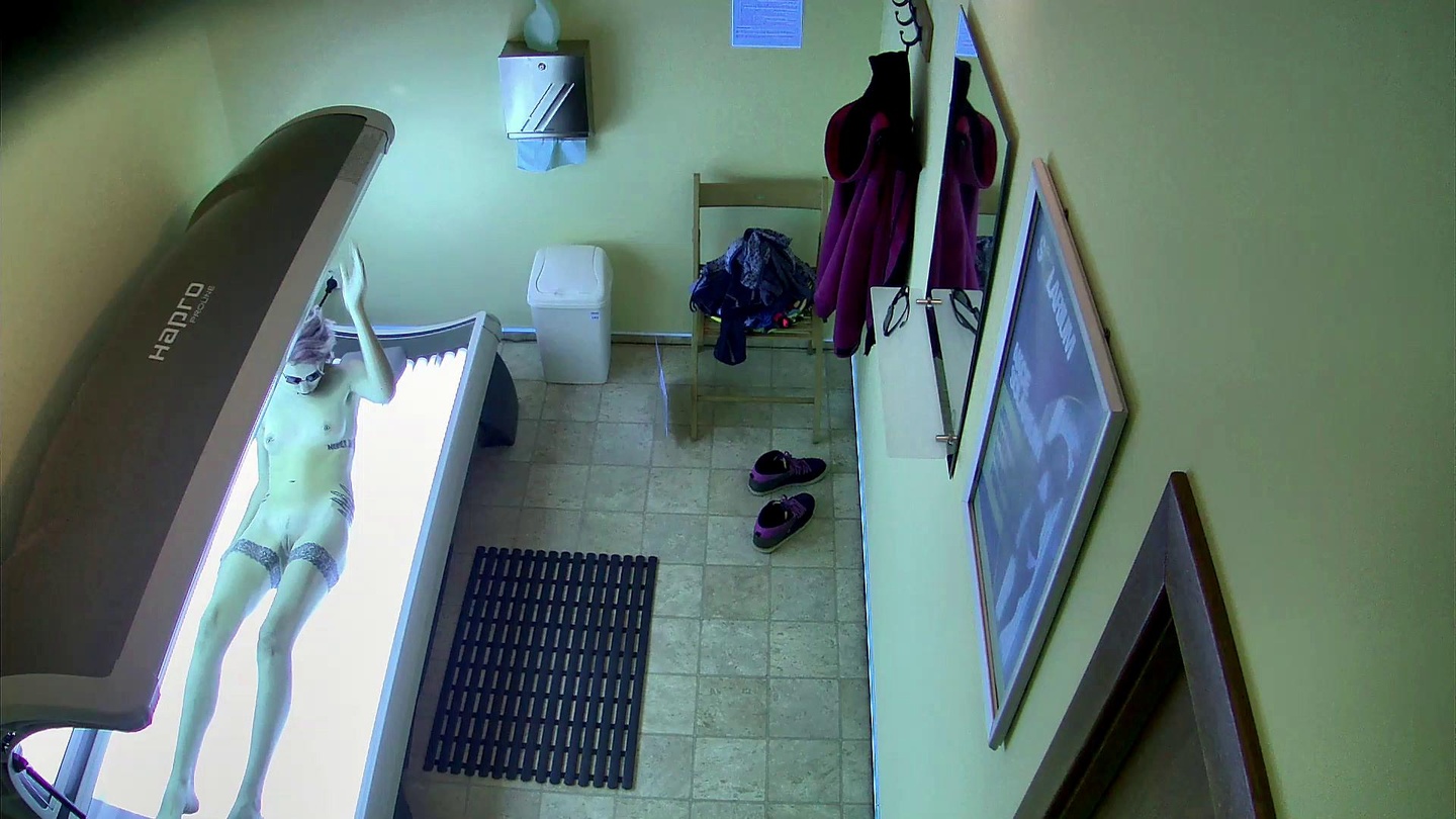 Tattooed Babe Shows Off Pierced Pussy