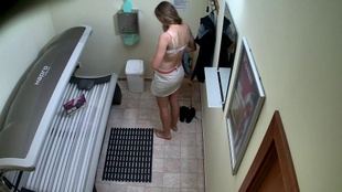 2. Download full pics of Hairy MILF Gives Us a Free Show in Solarium from czechsolarium.com