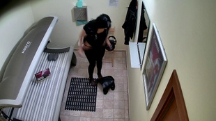 1. Download full pics of Tmavovlasá MILF odhaluje své dlouhé vlasy a velká prsa from czechsolarium.com