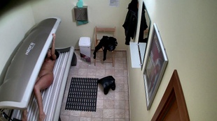 3. Download full pics of Tmavovlasá MILF odhaluje své dlouhé vlasy a velká prsa from czechsolarium.com