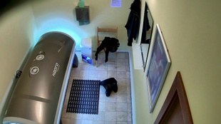 5. Download full pics of Tmavovlasá MILF odhaluje své dlouhé vlasy a velká prsa from czechsolarium.com