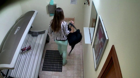 1. Download full pics of Schoolgirl Gives a Free Show in Solarium from czechsolarium.com