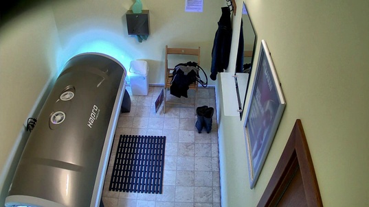 5. Download full pics of Brunette Babe Can’t Stop Showing Off in Solarium from czechsolarium.com