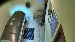 4. Download full pics of 熟女在日光浴室为镜头自慰 from czechsolarium.com