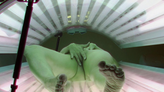 4. Download full pics of Busty Housewife Masturbates in Solarium from czechsolarium.com