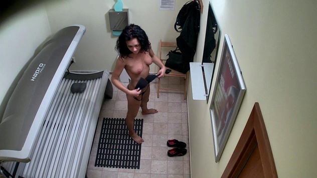 Stunning MILF’s Solarium Delight