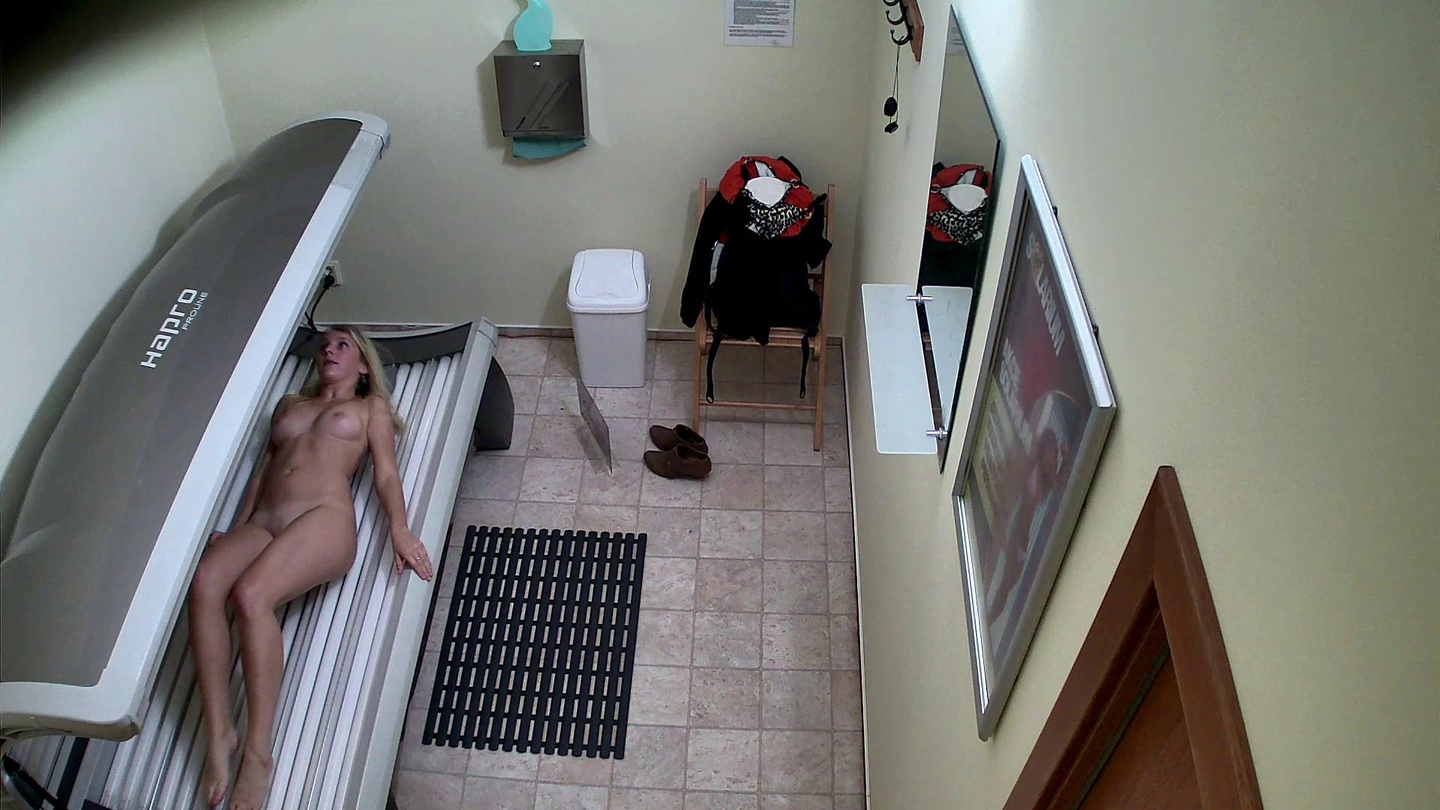 Blonde Returns to the Solarium for More