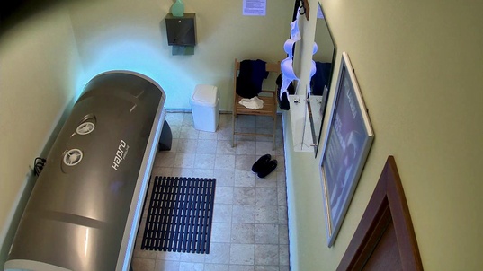 4. Download full pics of Cute MILF Makes Solarium Her Stage from czechsolarium.com