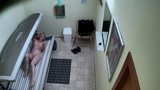 3. Download full pics of Mature Beauty Plays with Herself in Solarium from czechsolarium.com